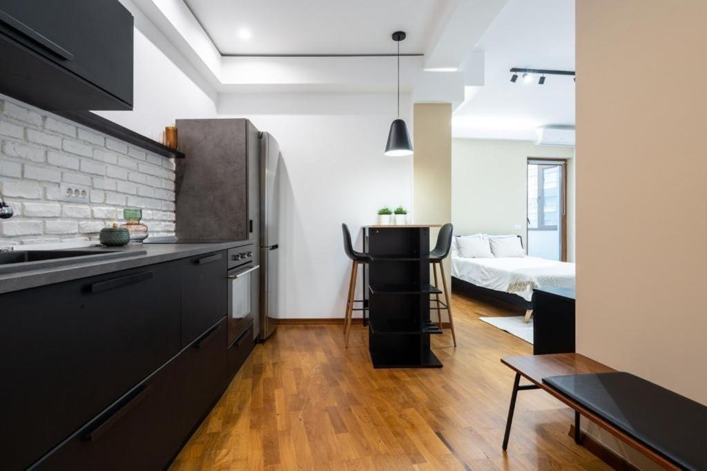 Wonderful Victorie Apartment Bucharest Exterior photo